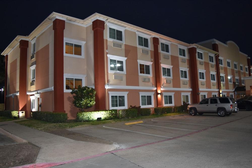 Baymont By Wyndham Dallas/ Love Field Exterior photo