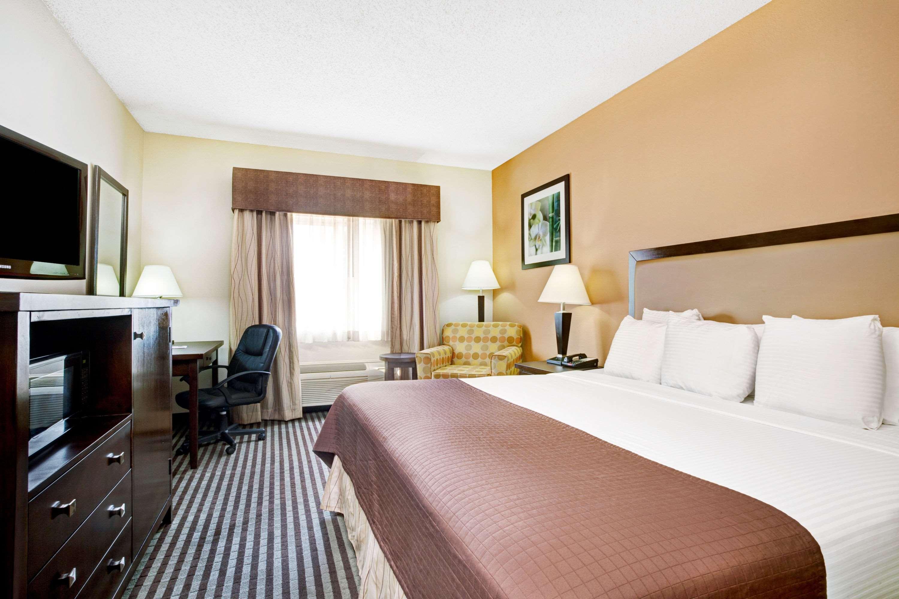 Baymont By Wyndham Dallas/ Love Field Exterior photo