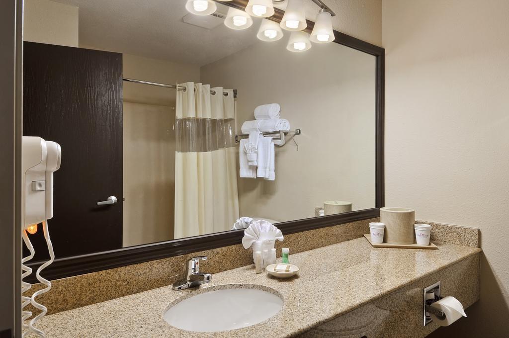Baymont By Wyndham Dallas/ Love Field Room photo